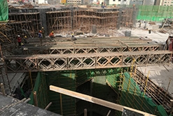 中建六局呼和浩特振華購(gòu)物中心貝雷梁跨度18米